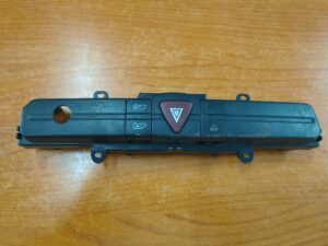 MERCEDES BENZ SPRINTER HAZARD SWITCH (P/N0 A9065450107) USED