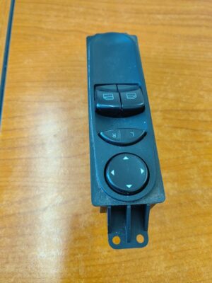 MERCEDES BENZ CONTROL PANEL (P/NO: MA9065451613)USED