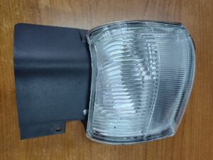 NISSAN UD95 CORNER LAMP RIGHT